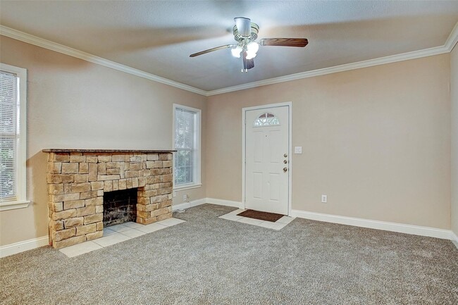 Photo - 315 W Saulnier St