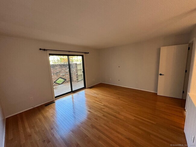 Photo - 56 Webster Ct