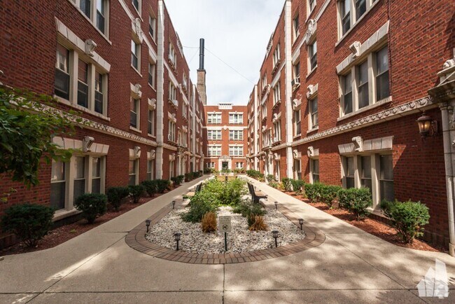 Building Photo - 542 W Surf St Unit #  0S1 Rental