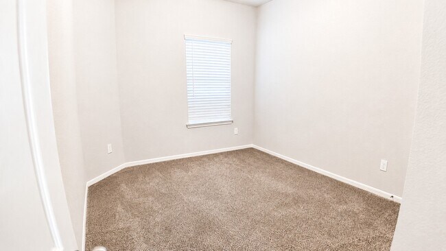 Photo - 124 Camelot Pl Ct