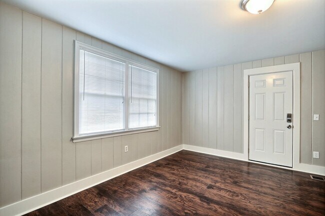 Photo - 2004 Unidad B