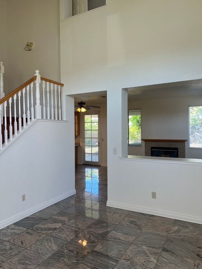 Photo - LOVELY 4 BEDROOM HOME IN LAGUNA CREEK!