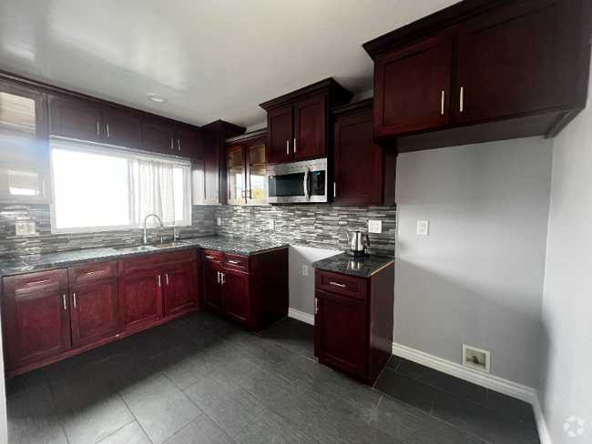 Building Photo - 845 W 55th St Unit 4 Rental