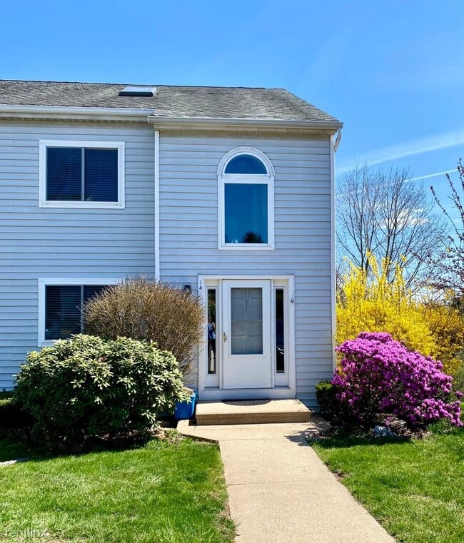 3 br, 2.5 bath Condo 14 Valley Run Drive... Condo for Rent in