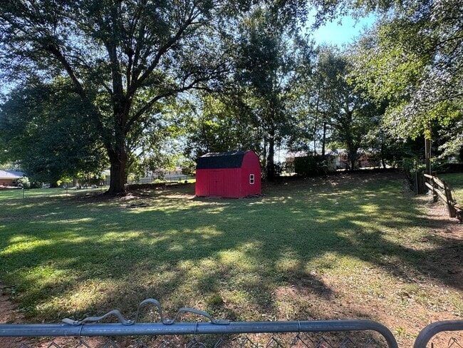 104 Kenwood Dr
