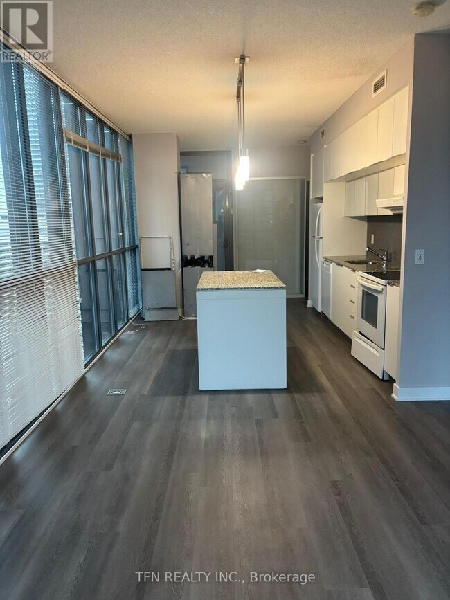 Photo - 110 Charles St E Unité 2807