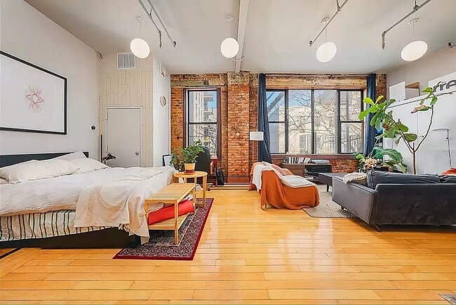 Building Photo - 308 Graham Ave