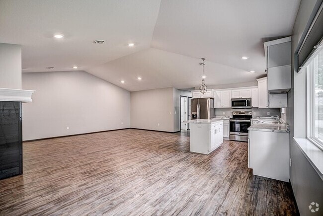 Building Photo - 540 5th St E Rental