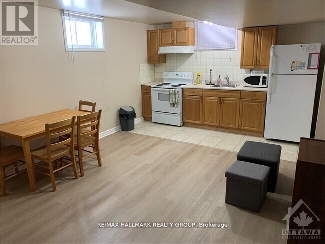 Photo - 1721 Queensdale Ave