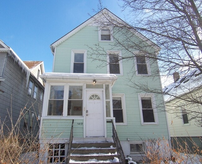 Building Photo - 1419 Darrow Ave Unit 2