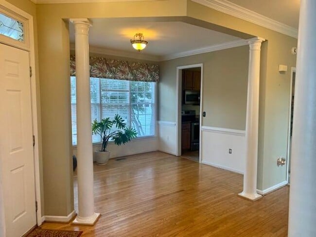 Photo - 110 Park Oaks Ct