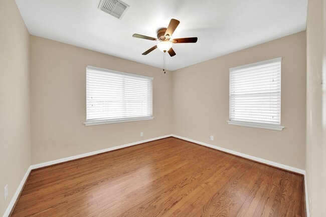 Photo - 1607 Willowby Dr