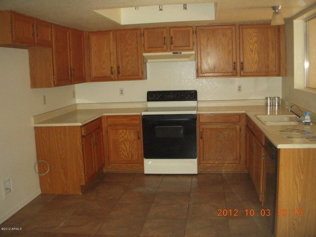 Photo - 1109 N Oak St