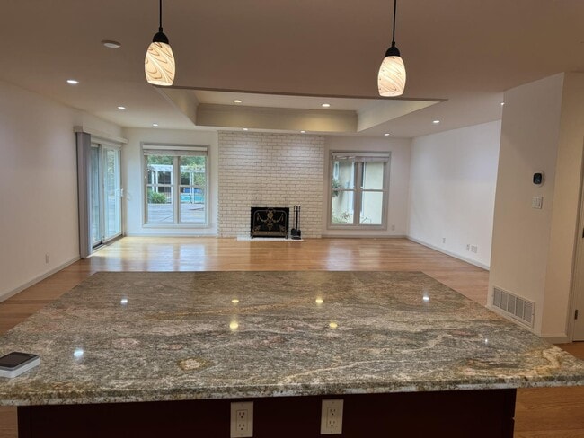 Photo - 1359 Country Club Dr