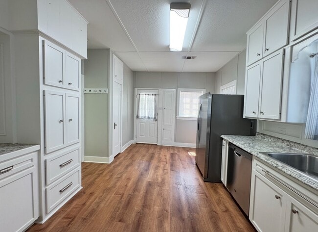 Photo - 909 W Main St