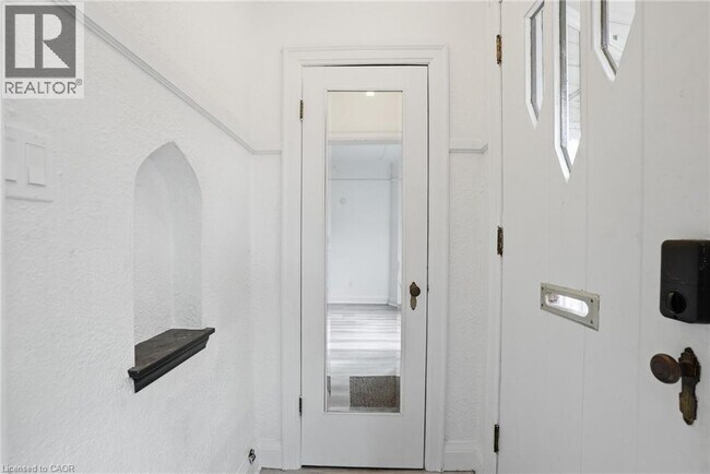 Photo - 105 Longwood Rd N