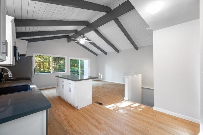Photo - 136 Windward Dr
