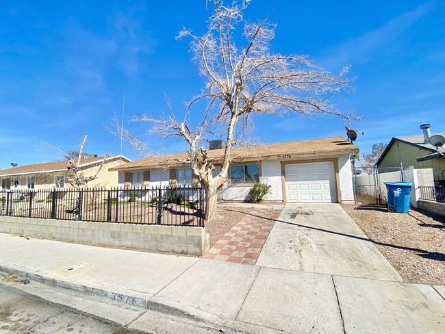 Building Photo - Charming 2 Bedroom, 2 Bathroom Home Close to Nellis Air Force Base