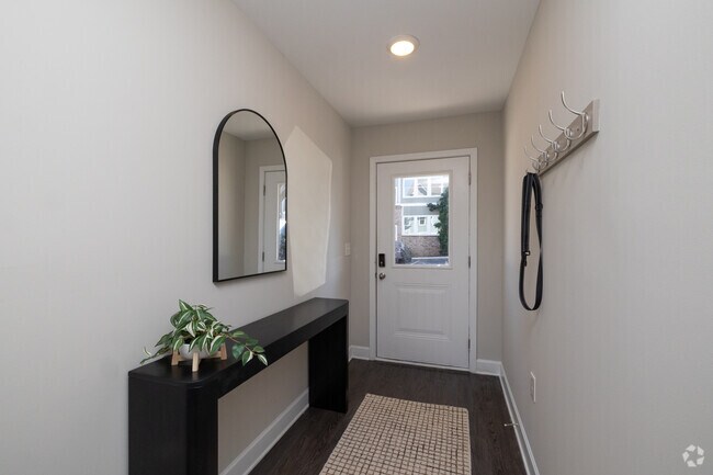 4BR, 4.5BA - 3,000SF - Entry