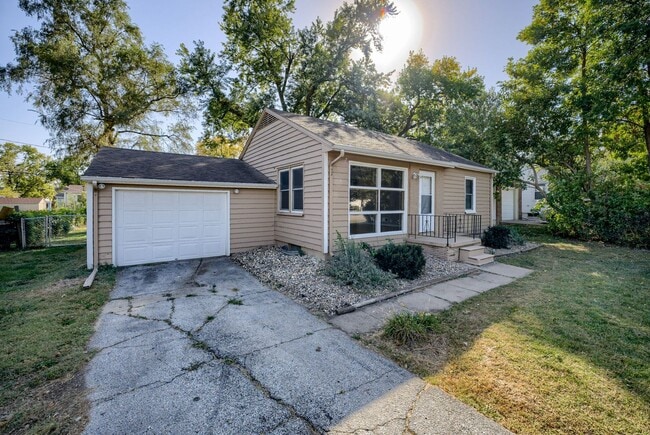Photo - 2 Bedroom With Oversized Garage & Prime Location Near 90th & Blondo!!