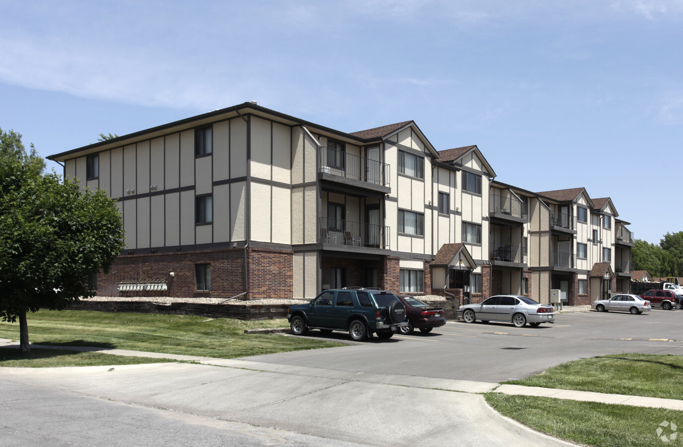 Cheever Pointe Apartments - Cheever Pointe Apartments