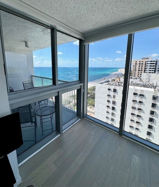 Second Bedroom Ocean View - 2655 Collins Ave Unidad 2410