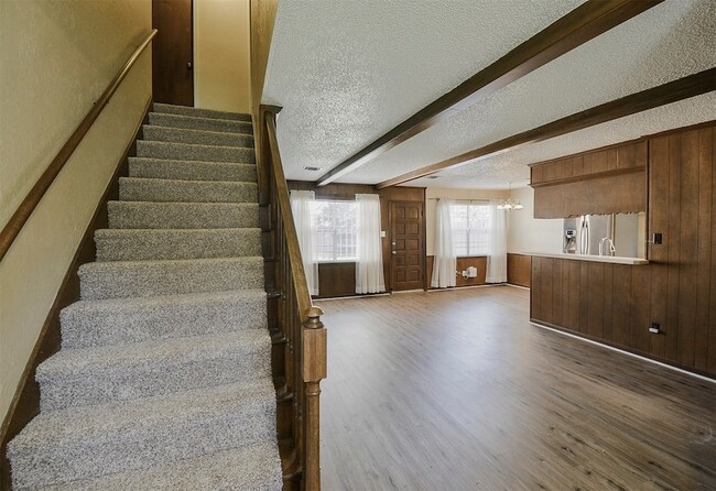 Photo - 13915 Roundstone Ln