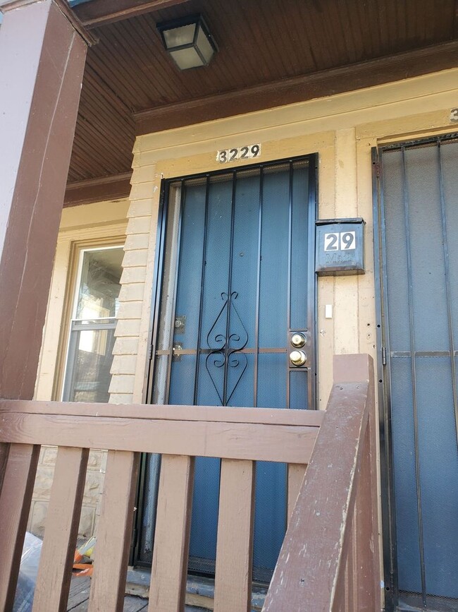 Building Photo - 3233-3233 W Burleigh St Rental