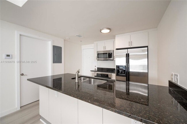 Building Photo - 1712 SW 2nd Ave Unit 8