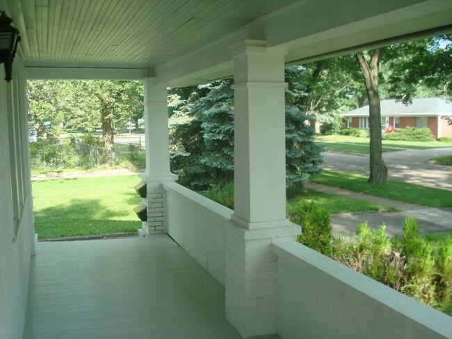 Photo - 1123 Midland Blvd Unit Upper