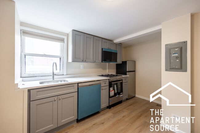 Building Photo - 1505 W Fullerton Ave Unit 1R