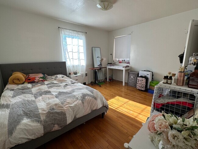 184 Saint Paul St Unit 4