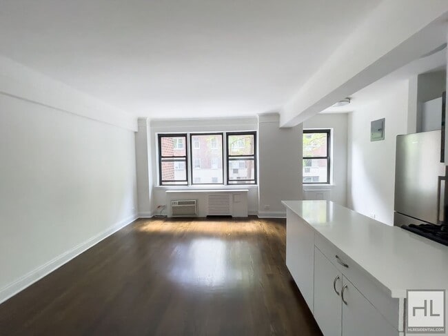 Building Photo - BEEKMAN PLACE Unit 5E
