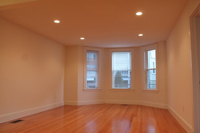 Photo - 17 Beechwood Ave Unit 1