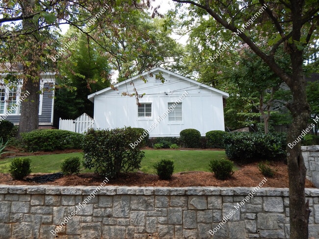 Building Photo - 712 Highland Ave NE Unit Apt 4