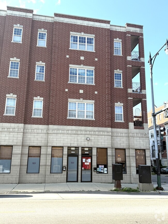Building Photo - 3000 W Lawrence Ave Rental