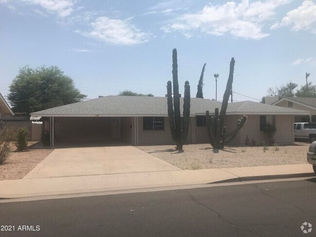 Building Photo - 4 Bed 2 Bath Rental