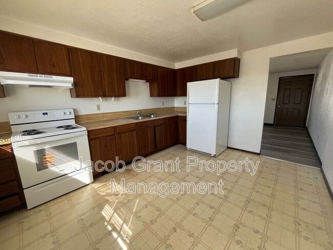 Photo - 2282 Stace St