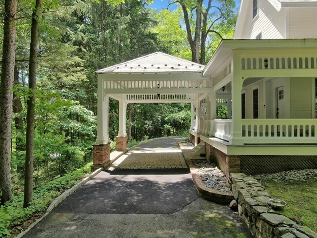 Photo - 314 Haverstraw Rd