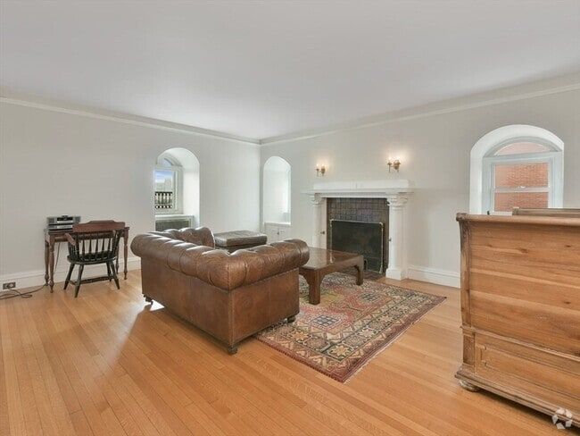 Building Photo - 334 Beacon St Unit 9 Rental