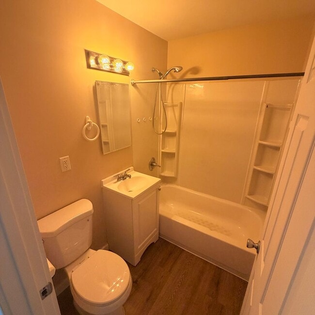 Photo - 2216 N Oak St