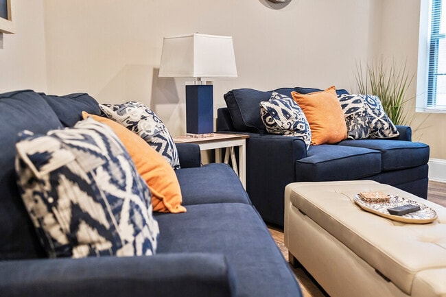 Building Photo - 472 Commercial St