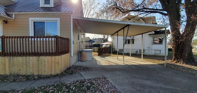 Photo - 848 Reading Rd