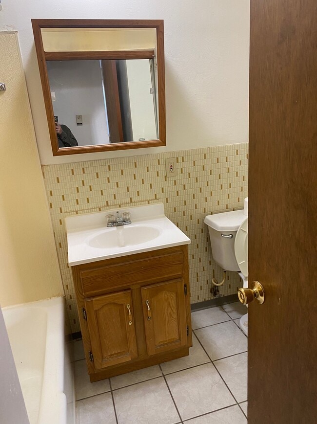 Photo - 655 Portis St