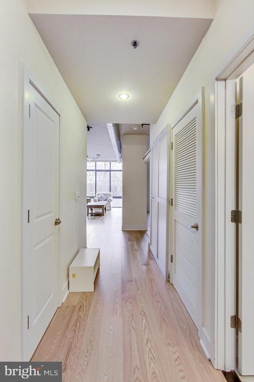 Building Photo - 520 John Carlyle St Unit 318