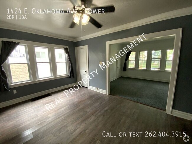 Building Photo - Recently Updated 2 Bedroom Lower Duplex Unit Lower Rental