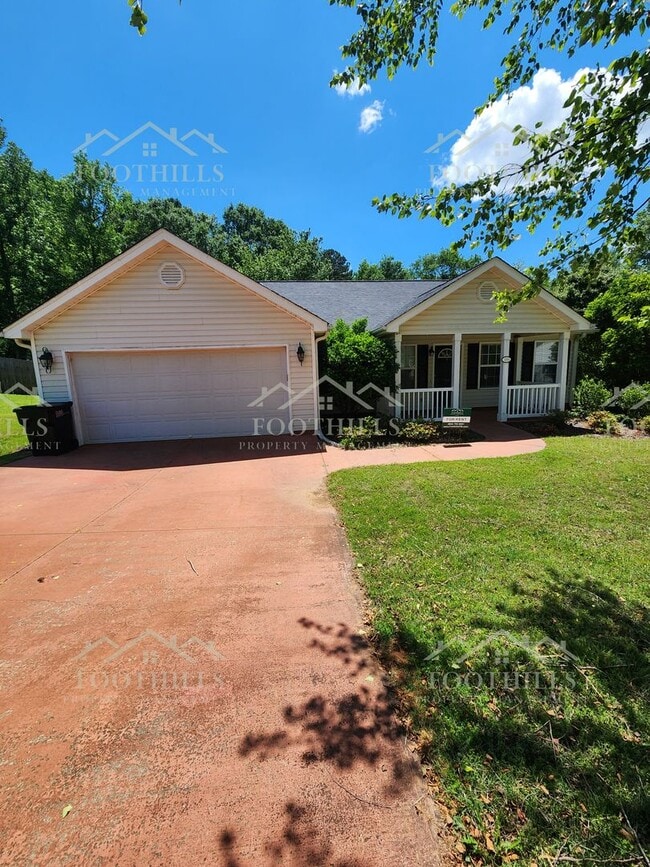 Beautiful 3-Bedroom Brick Home with Sunroo... - Beautiful 3-Bedroom Brick Home with Sunroo...