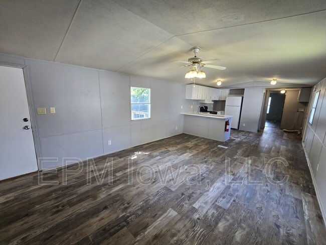 Photo - 700 W Ridgeway Ave