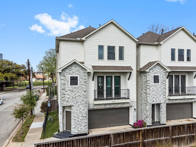 Photo - 2909 Gillespie St