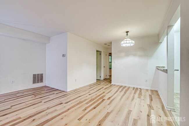 Photo - 5001 Stonehedge Rd